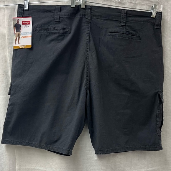 NWT Wrangler relaxed fit shorts - Picture 2 of 5